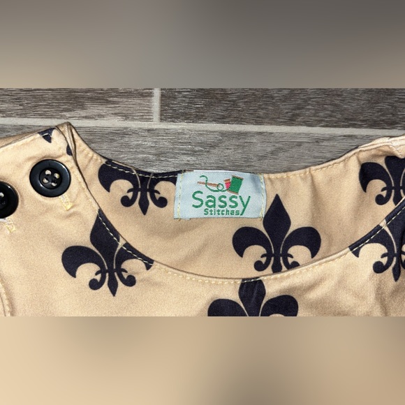 Fluer de lis diaper set - Picture 2 of 3